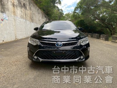 TOYOTA 豐田 CAMRY HYBRID 原鈑件、尊爵版、大型房車、質感首選。