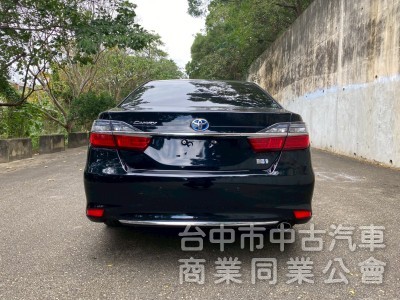 TOYOTA 豐田 CAMRY HYBRID 原鈑件、尊爵版、大型房車、質感首選。