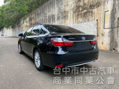 TOYOTA 豐田 CAMRY HYBRID 原鈑件、尊爵版、大型房車、質感首選。