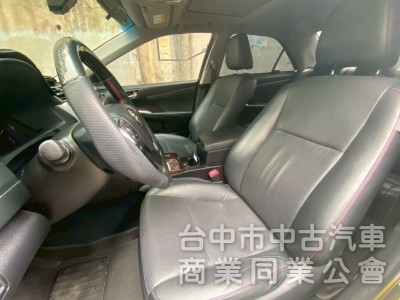 TOYOTA 豐田 CAMRY HYBRID 原鈑件、尊爵版、大型房車、質感首選。