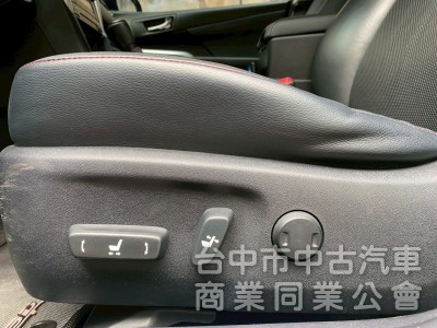 TOYOTA 豐田 CAMRY HYBRID 原鈑件、尊爵版、大型房車、質感首選。