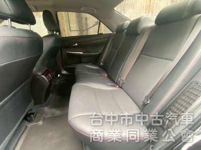 TOYOTA 豐田 CAMRY HYBRID 原鈑件、尊爵版、大型房車、質感首選。