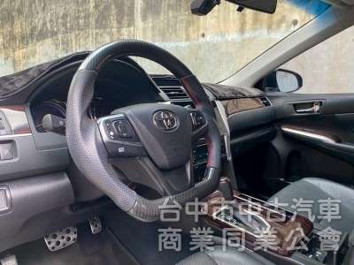 TOYOTA 豐田 CAMRY HYBRID 原鈑件、尊爵版、大型房車、質感首選。