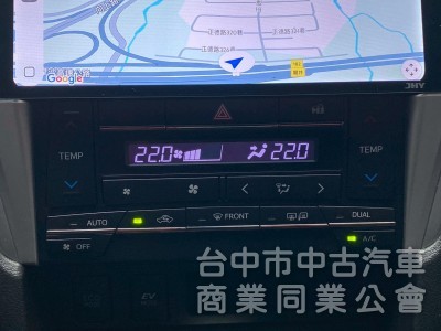 TOYOTA 豐田 CAMRY HYBRID 原鈑件、尊爵版、大型房車、質感首選。