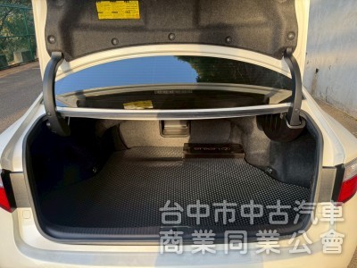 豪華大型房車、豪華舒適、質感首選、綿密V6引擎。