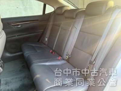 豪華大型房車、豪華舒適、質感首選、綿密V6引擎。