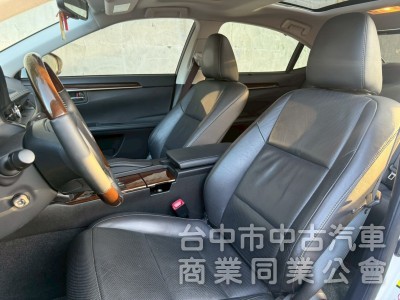 豪華大型房車、豪華舒適、質感首選、綿密V6引擎。