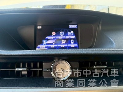 豪華大型房車、豪華舒適、質感首選、綿密V6引擎。