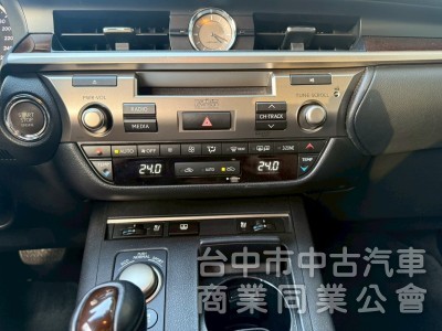 豪華大型房車、豪華舒適、質感首選、綿密V6引擎。
