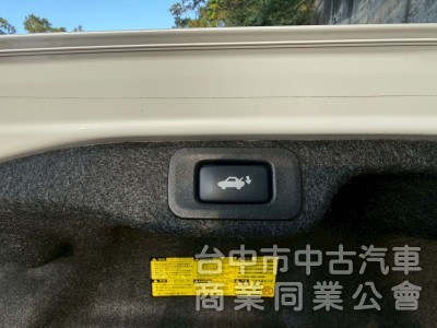 豪華大型房車、豪華舒適、質感首選、綿密V6引擎。