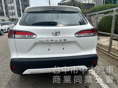   【2022 Toyota Corolla Cross 1.8 豪華版】  稀有釋出！超人氣神級休旅，空間大、省油又耐