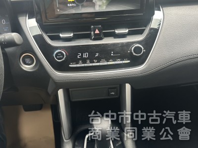   【2022 Toyota Corolla Cross 1.8 豪華版】  稀有釋出！超人氣神級休旅，空間大、省油又耐