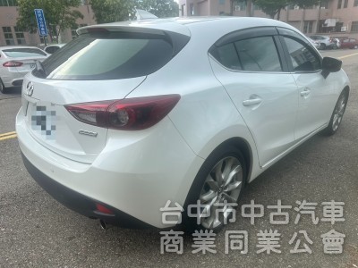 2016年Mazda 3 五門 2.0頂級型新車價格：88.9 重點配備：LED曰行燈 HID氙氣頭燈 LED尾燈 天窗