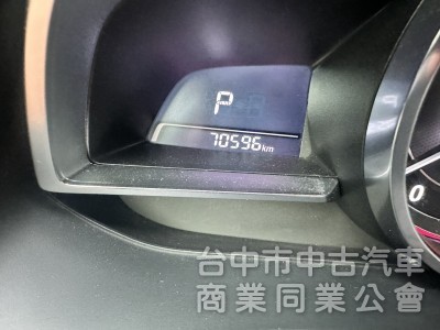 2016年Mazda 3 五門 2.0頂級型新車價格：88.9 重點配備：LED曰行燈 HID氙氣頭燈 LED尾燈 天窗