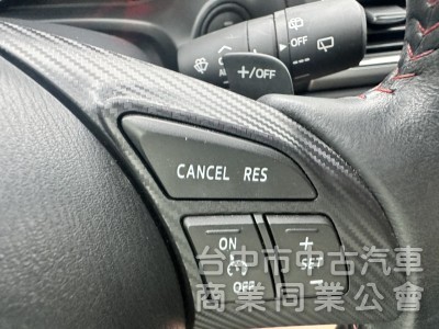 2016年Mazda 3 五門 2.0頂級型新車價格：88.9 重點配備：LED曰行燈 HID氙氣頭燈 LED尾燈 天窗