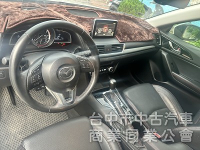 2016年Mazda 3 五門 2.0頂級型新車價格：88.9 重點配備：LED曰行燈 HID氙氣頭燈 LED尾燈 天窗
