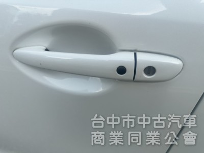 2016年Mazda 3 五門 2.0頂級型新車價格：88.9 重點配備：LED曰行燈 HID氙氣頭燈 LED尾燈 天窗
