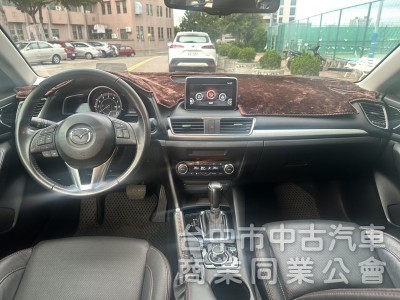 2016年Mazda 3 五門 2.0頂級型新車價格：88.9 重點配備：LED曰行燈 HID氙氣頭燈 LED尾燈 天窗