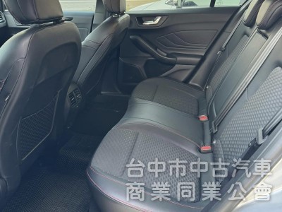 2022 Focus  4門 ST-Line Lommel X    一手車 新車保固中 現省價差 即可入手