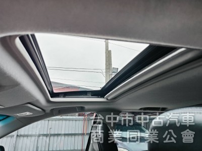 認證車~實車實價22.8萬~休旅車大空間,天窗,ACC~定速,導航,方向盤快撥