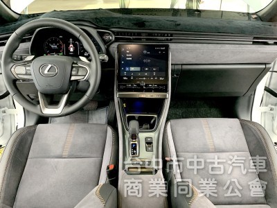 新達汽車 2024年 LEXUS LBX 電尾門 CarPlay 可全貸