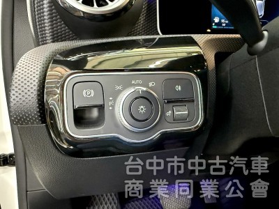 鑫達車業 2019年 BENZ A200 CARPLAY 雙數位儀表 可全貸
