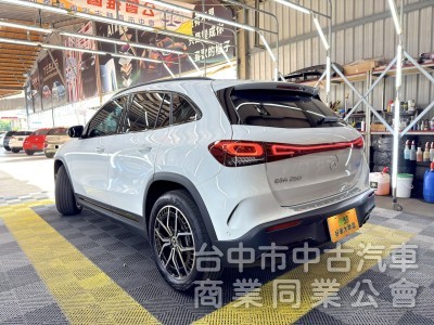 2023年 BENZ EQA250 AMG 夜色套件 可全貸