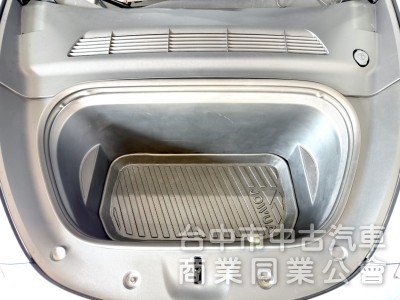 2023年 TESLA Model Y LR 稀有閃電銀 可全貸