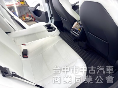 2025年 TESLA Model 3 SR 可全貸