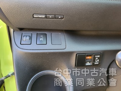 2016年 豐田sienta，七人座，單電動滑門，實跑6萬多，原廠保養，認證車，單電動滑門，盲點偵測，倒車影像