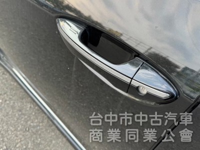 2015 Altis 1.8 頂級 跑十三萬