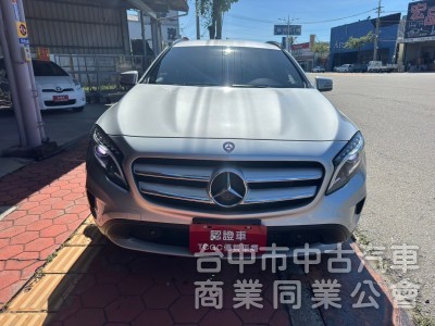 2016 GLA180 總代理跑十萬