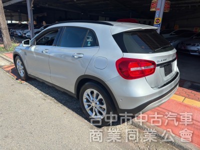 2016 GLA180 總代理跑十萬