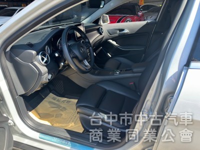 2016 GLA180 總代理跑十萬