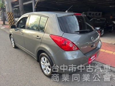 2013 Tiida 1.8 5D 跑十七萬