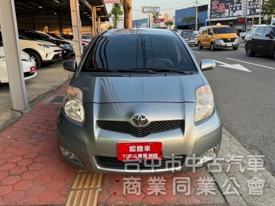 2011 Yaris 1.5 G 跑十萬