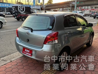 2011 Yaris 1.5 G 跑十萬