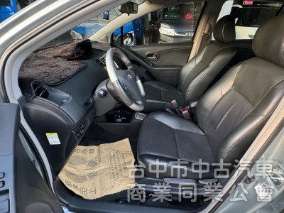 2011 Yaris 1.5 G 跑十萬