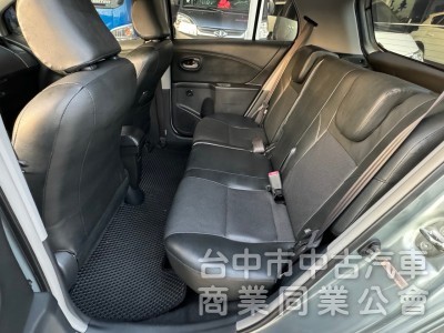 2011 Yaris 1.5 G 跑十萬