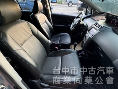 2011 Yaris 1.5 G 跑十萬