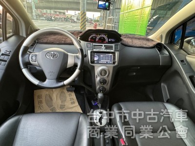 2011 Yaris 1.5 G 跑十萬