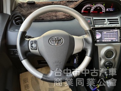 2011 Yaris 1.5 G 跑十萬