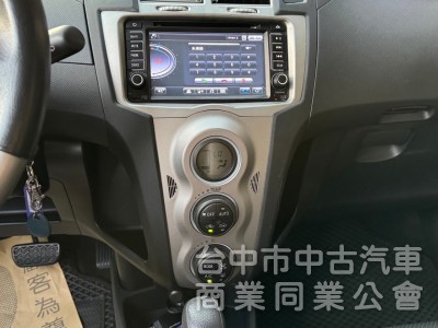 2011 Yaris 1.5 G 跑十萬