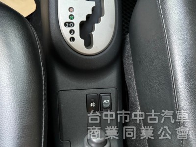 2011 Yaris 1.5 G 跑十萬