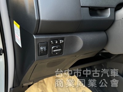 2011 Yaris 1.5 G 跑十萬