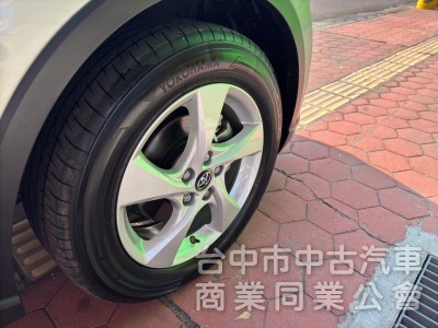 2018 CHR 1.2豪華 跑五萬