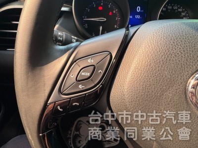 2018 CHR 1.2豪華 跑五萬