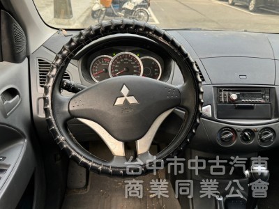 2013 Zinger 2.4 自排 跑十八萬