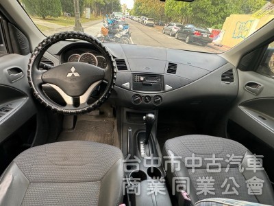 2013 Zinger 2.4 自排 跑十八萬