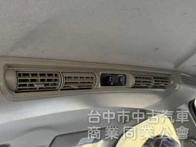 2013 Zinger 2.4 自排 跑十八萬